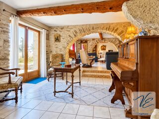  Maison à vendre 15 + pièces 442 m²