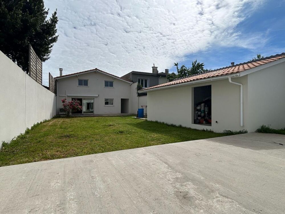 Maison 8 pièces 230 m² · à Begles · 230 m² · 568 000 €