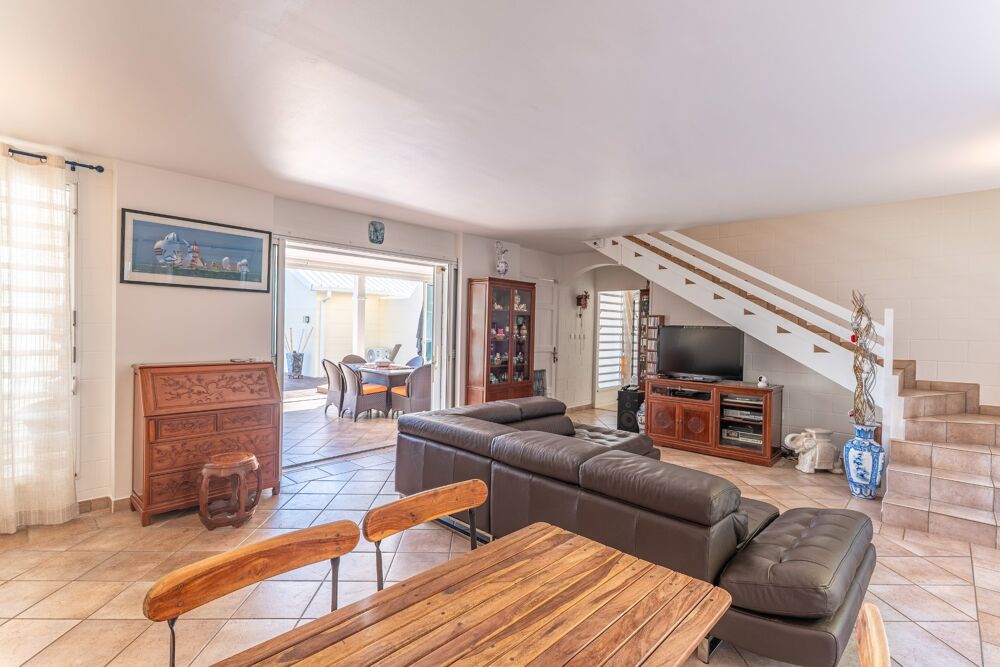 SAINT-GILLES-LES-BAINS  VILLA RÉNOVÉE AVEC PISCINE, SPA ET 5 CHAMBRES