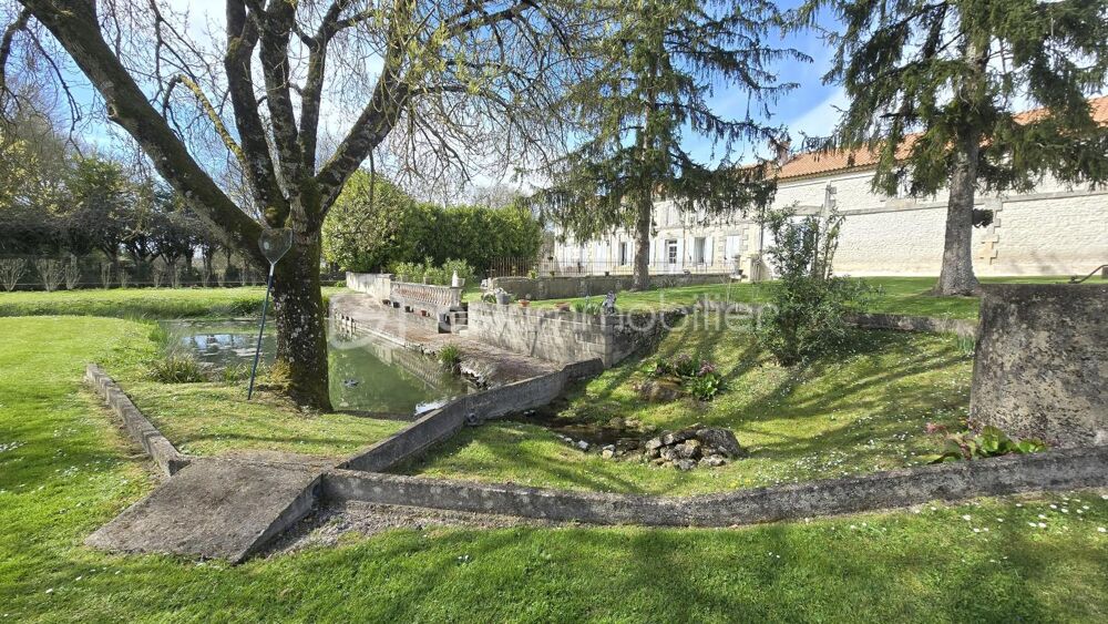 Vente Maison Charentaise de plus de 300m2 avec étang et gite Semoussac