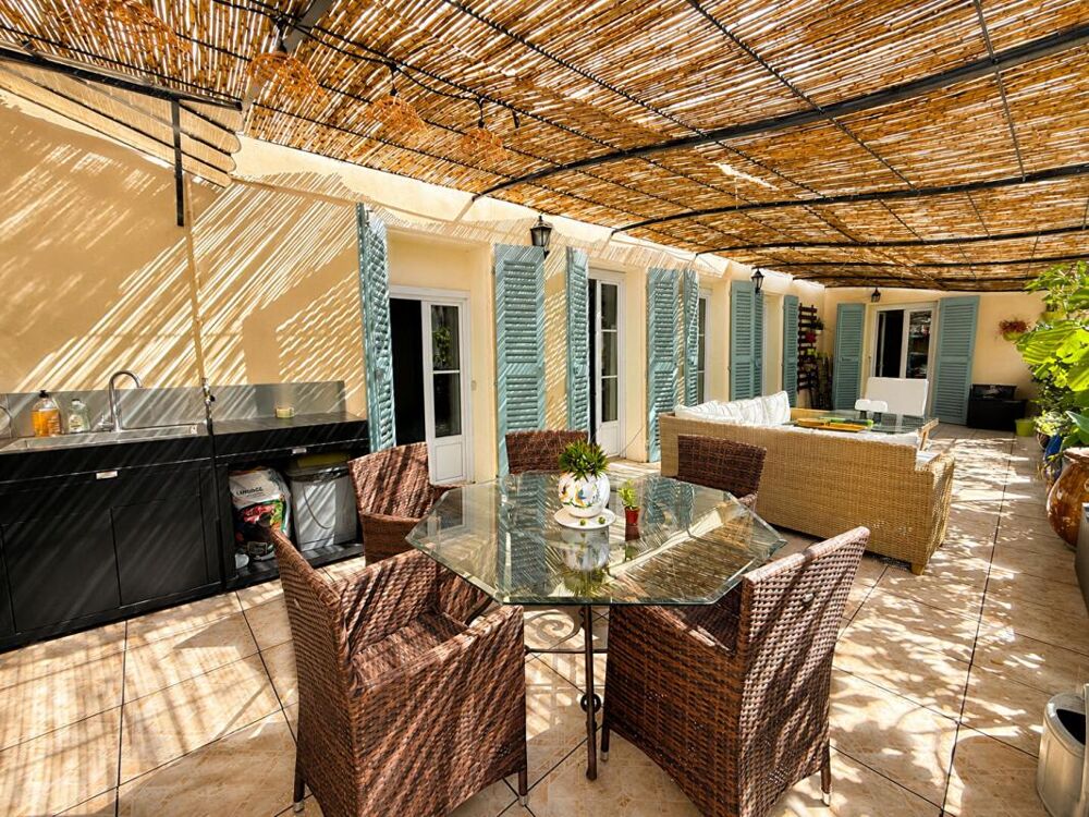 Vente Appartement Appartement de caractère de 174 m2 avec terrasse de 55 m2 - Centre-ville Hyères Hyeres