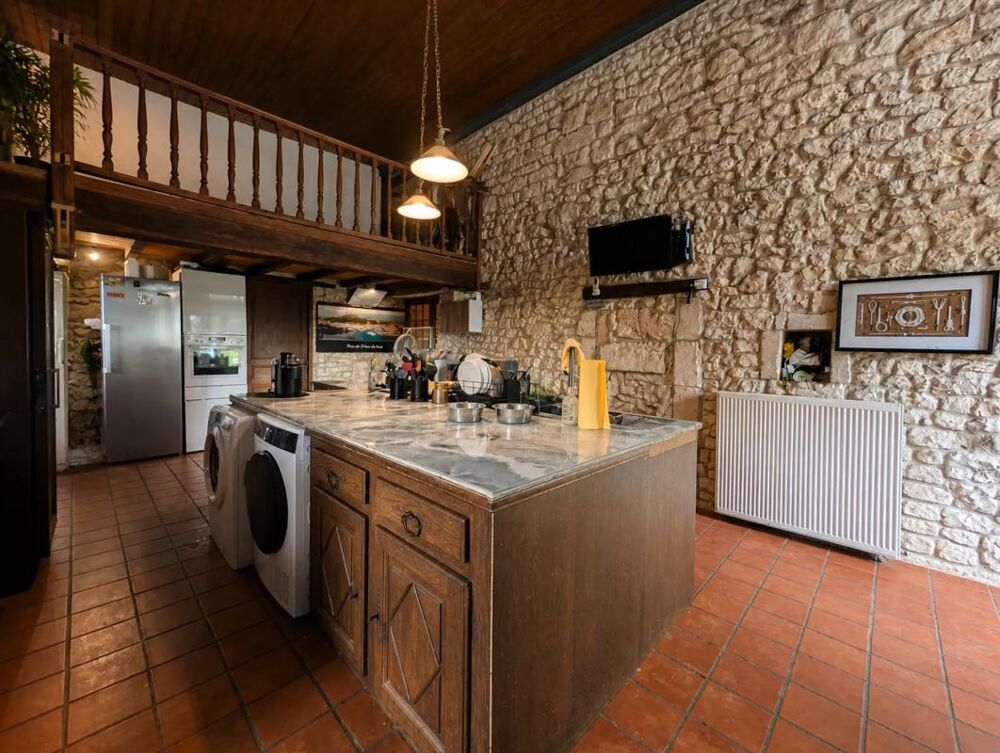 Vente Maison Maison de caractère 212 m² avec piscine et terrain de 3000 m² Clion
