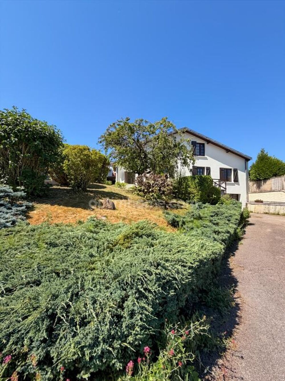 CHAMPIGNEULLES  Maison de caractère avec jardin, au calme et proche de toutes les commodités