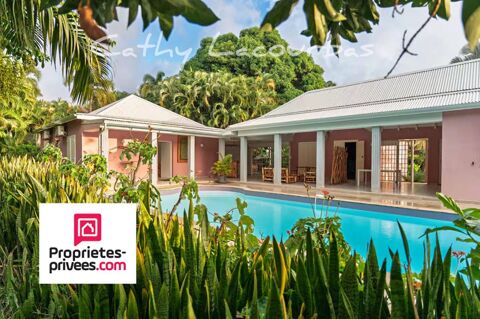   Rare, Villa d'architecte au coeur d'un parc paysager- Bouillante Villa - 8 pi�ce(s) - 173 m�