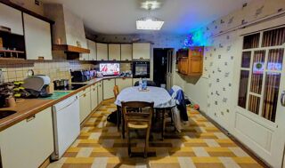   CENTRE VILLE BRASSAC - IMMEUBLE MIXTE APPARTEMENT T6  + FDC de BOULANGERIE Brassac