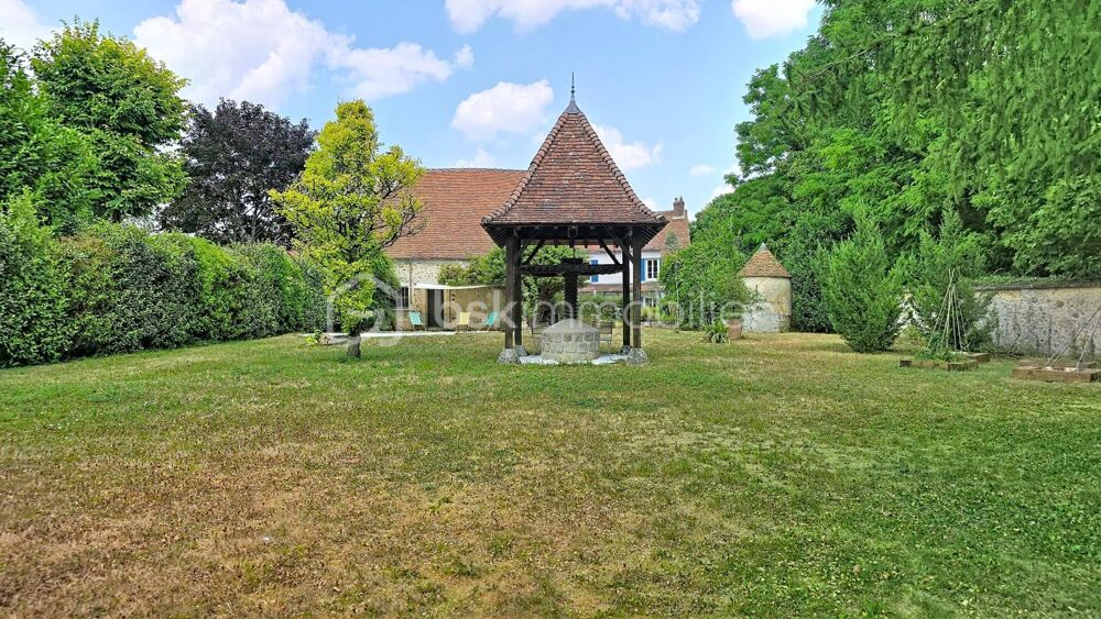 Maison de caractère 210 m² habitables (226 m² au sol) avec piscine chauffée, dépendances et jardin arboré