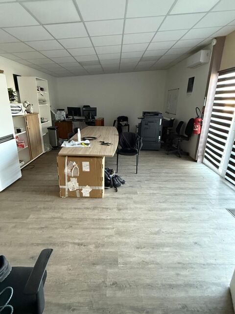   Local/bureau à vendre proche de CHANAS (38) 