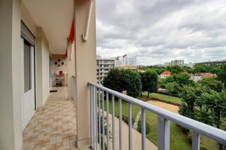  Appartement à louer 5 pièces 95 m²