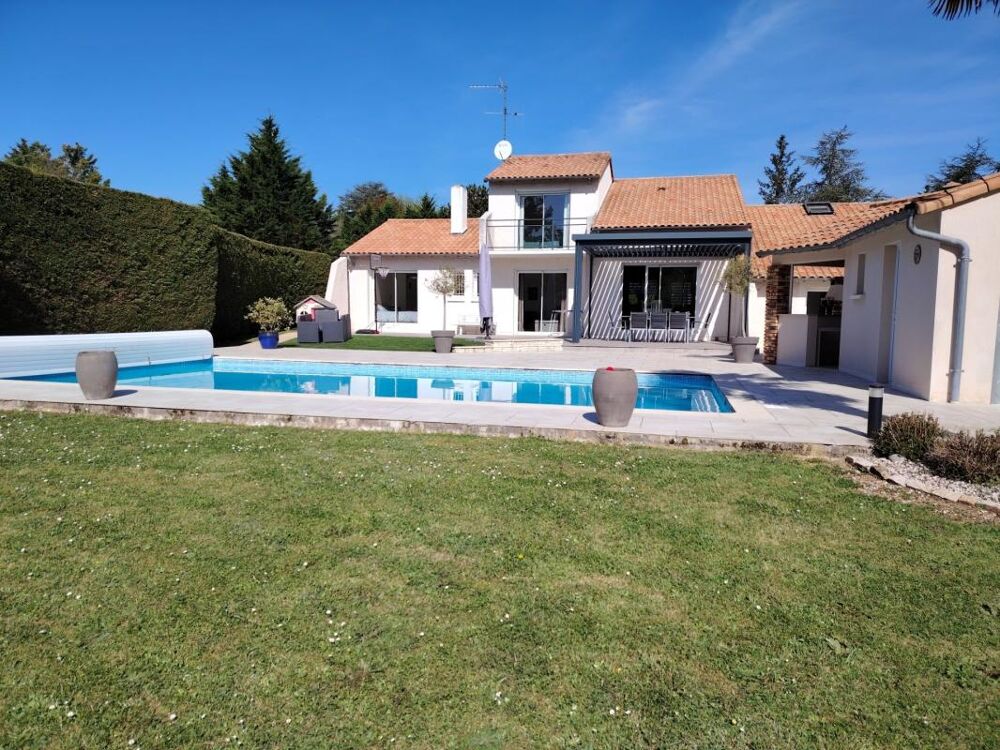 Vente Maison Belle Maison de 189 m² avec piscine dans environnement calme et verdoyant de Migné Auxances Migne auxances