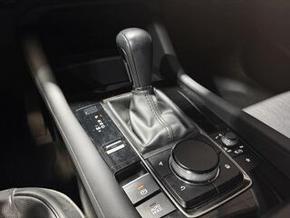 Mazda3 IV Hatchback Phase 2 2.0 e-SkyActiv-X 16V Mild Hybrid 186 cv 2023 occasion 85190 Venansault