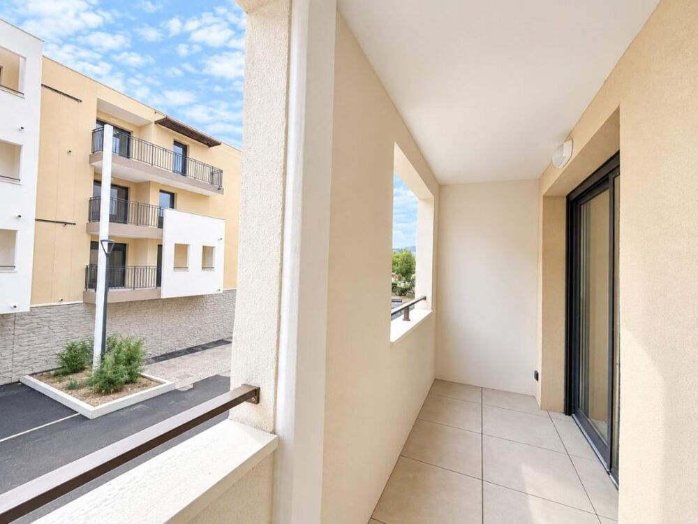 Studio avec parking et balcon au Pontet