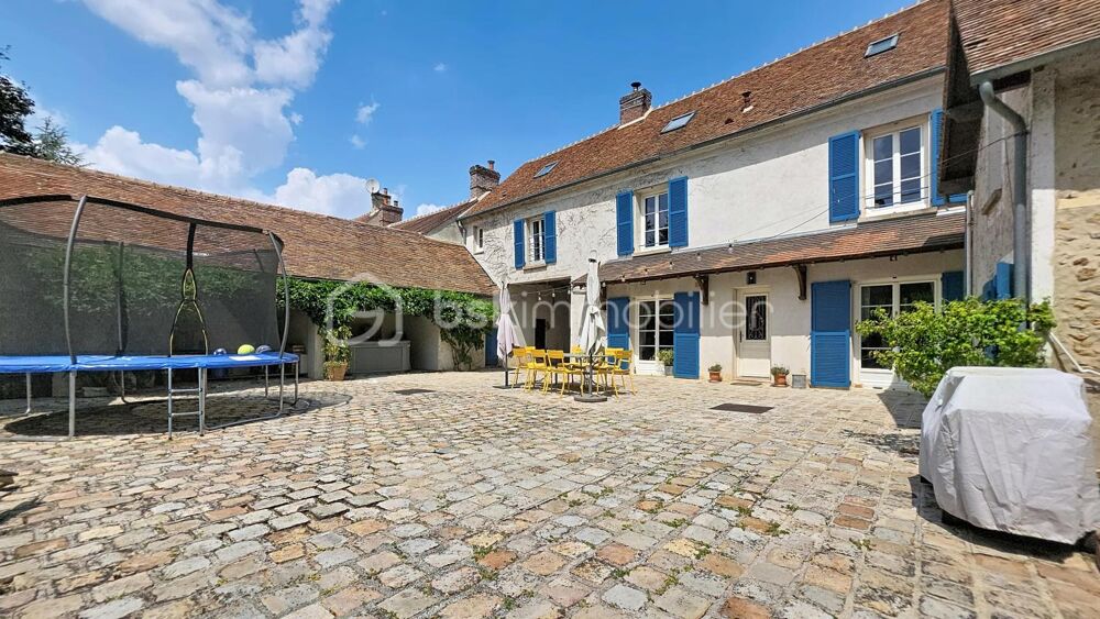 Maison de caractère 210 m² habitables (226 m² au sol) avec piscine chauffée, dépendances et jardin arboré