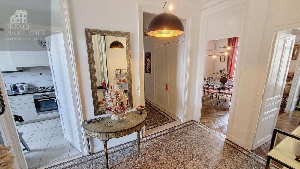 Appartement duplex style haussmannien T5 de 137.05M2 + 2 caves et terrasse et balcons- Bld Clémenceau 5 pièce(s) 135.79 m2