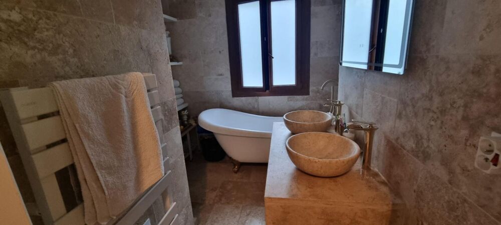 Vente Villa HAUT DE VILLA VUE MER, cave, jardin et Stationnements Bandol