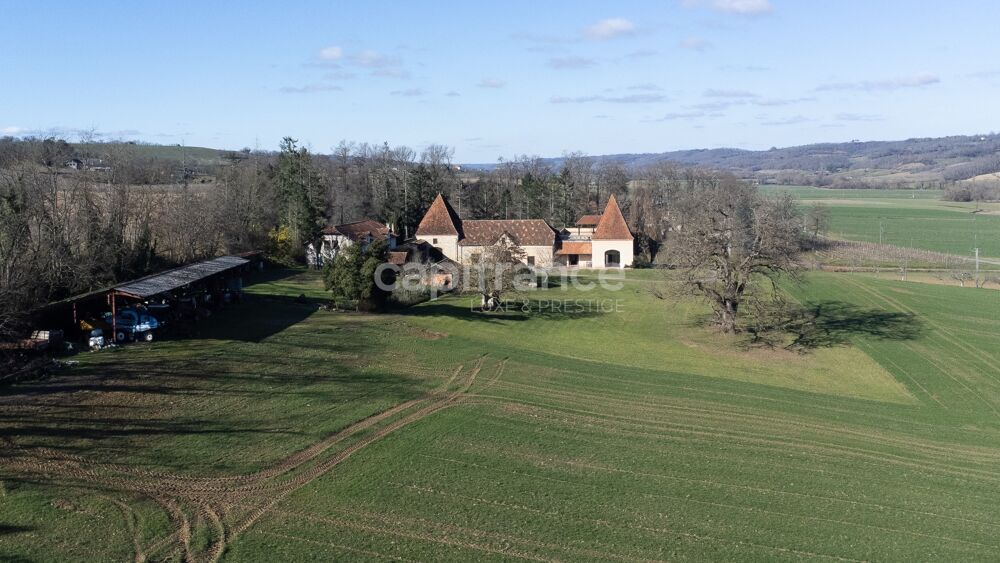Domaine exceptionnel, 12 Ha, 2 maisons et grande bâtisse de 1930, grange de stockage, 30 min de Pau