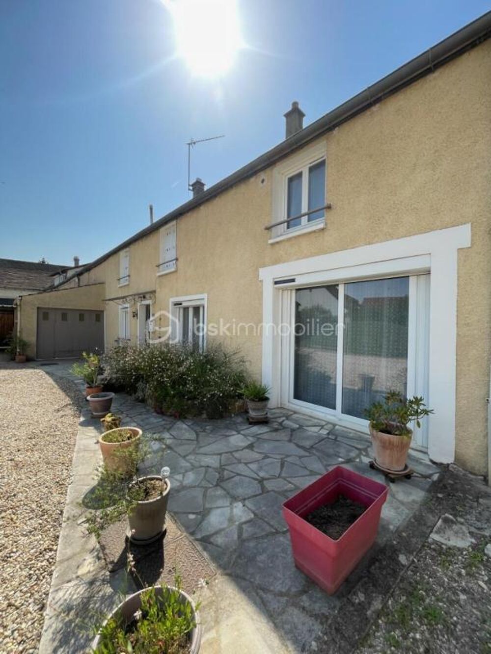VERT-LE-PETIT  Maison de caractère rénovée avec garages et dépendances
