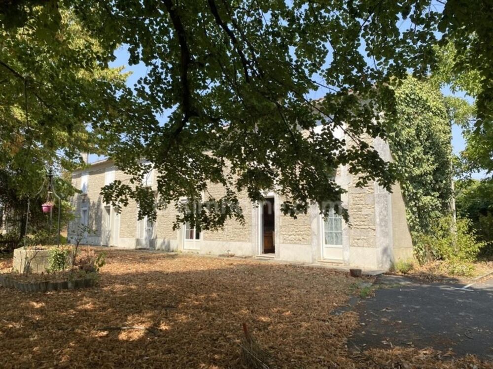Vente Maison À 15 minutes d'Angoulême – Superbe ensemble charentais d'environ 290 m² habitables avec piscine 20x4 avec abri rétractable, 6 ch Champniers