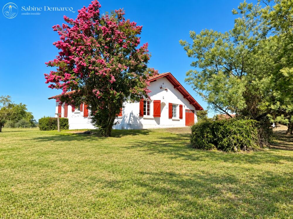 En EXCLUSIVITE à BRISCOUS - Maison de plain-pied à rénover, vue dégagée sur les montagnes