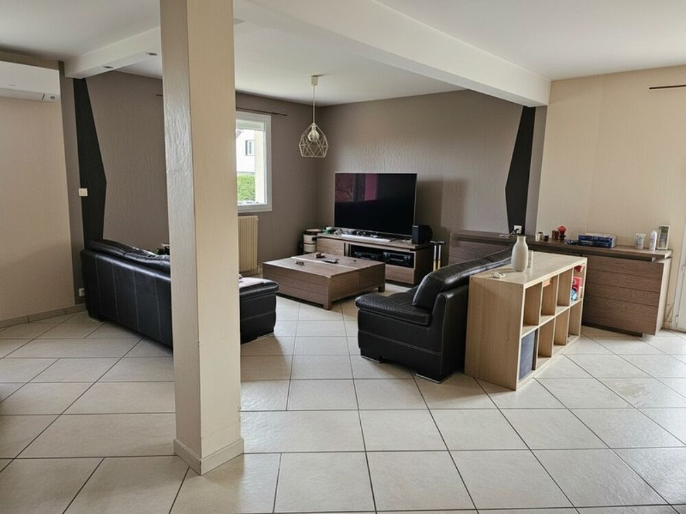 Deux maisons, un terrain, un potentiel unique : vivre ensemble ou séparer les espaces à votre convenance. PERRIGNY LES DIJON (21