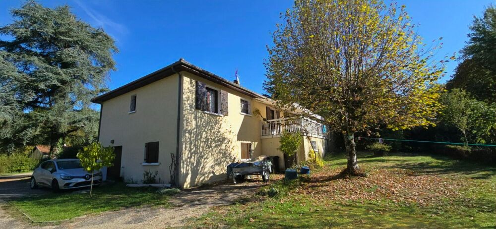 Maison type 6 , sur sous-sol complet, terrain arboré de 5734 m²