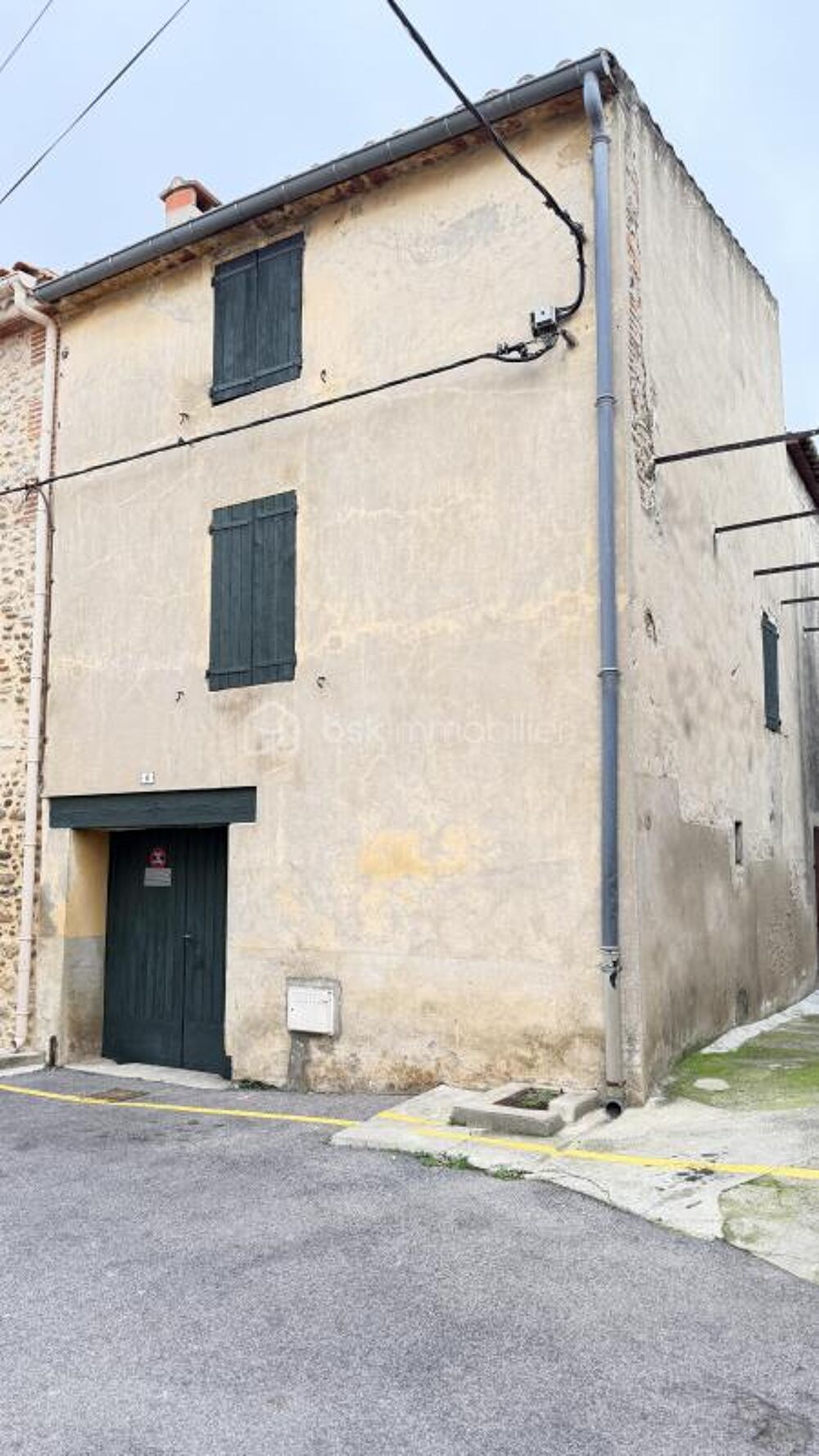 MAISON DE VILLAGE EN DEUX FACES ANGLE DE RUE