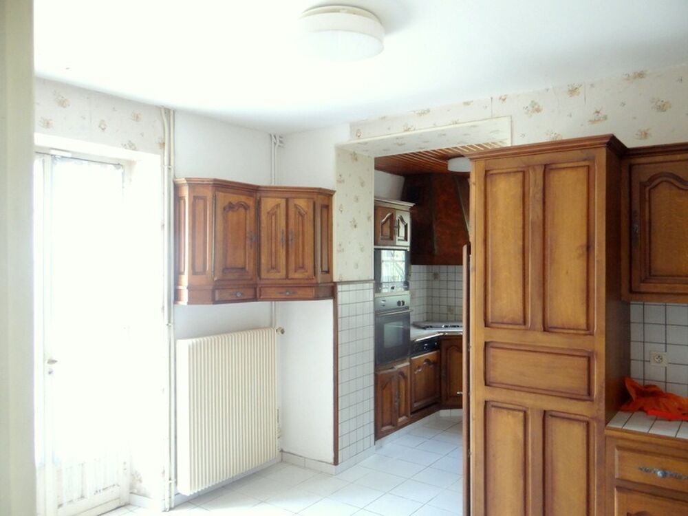 Vente Maison Dpt Allier (03), à vendre CHAMBLET maison 6 pièces , grenier aménageable , garage , cave ,sur 3090 m2 de terrain clos Commentry