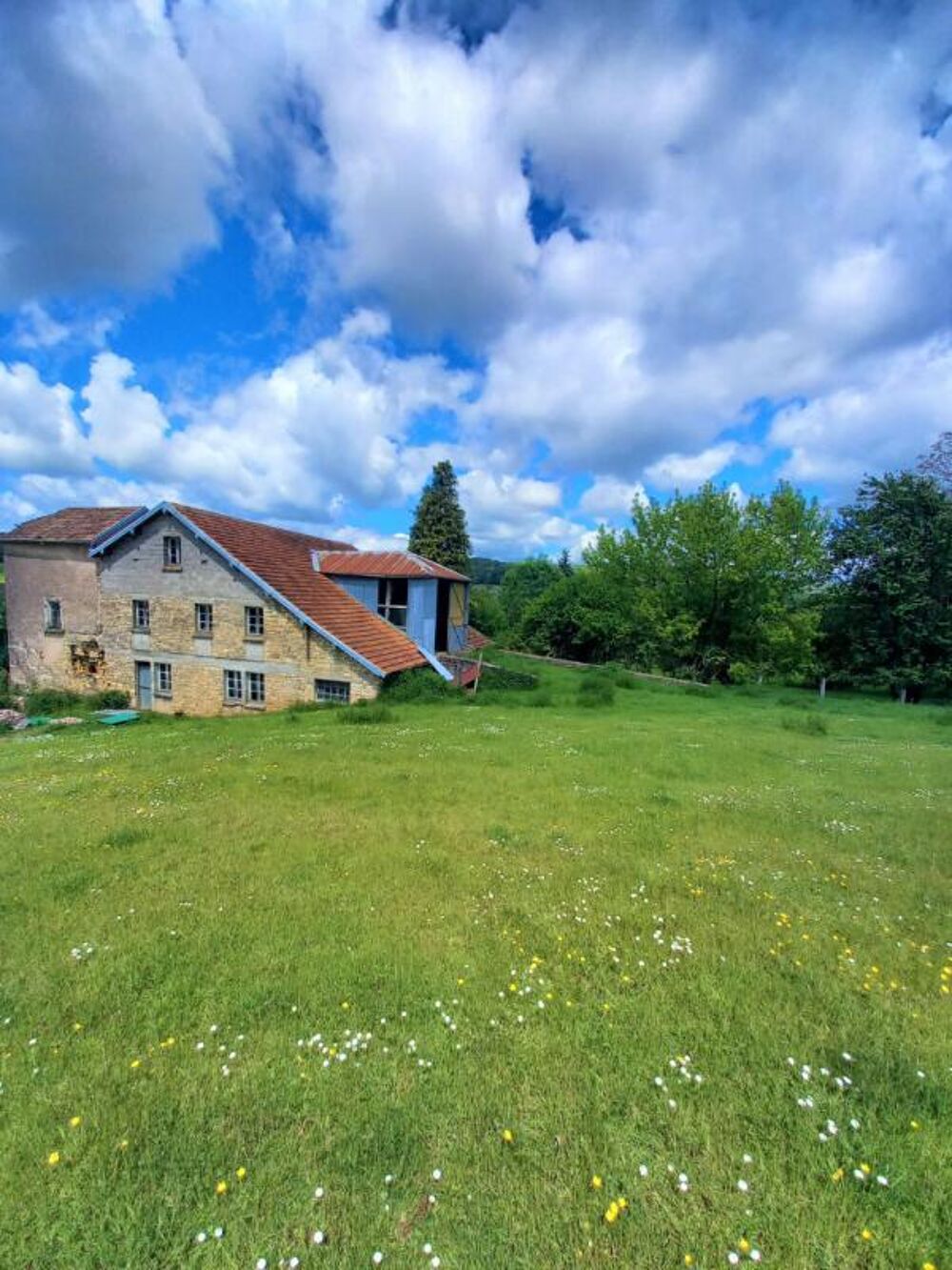 Vente Maison Ferme  rnover de 500 m2 Axe Vesoul/Lure sur 40 ares de terrain  15 minutes de Vesoul   69 990 euros Vesoul