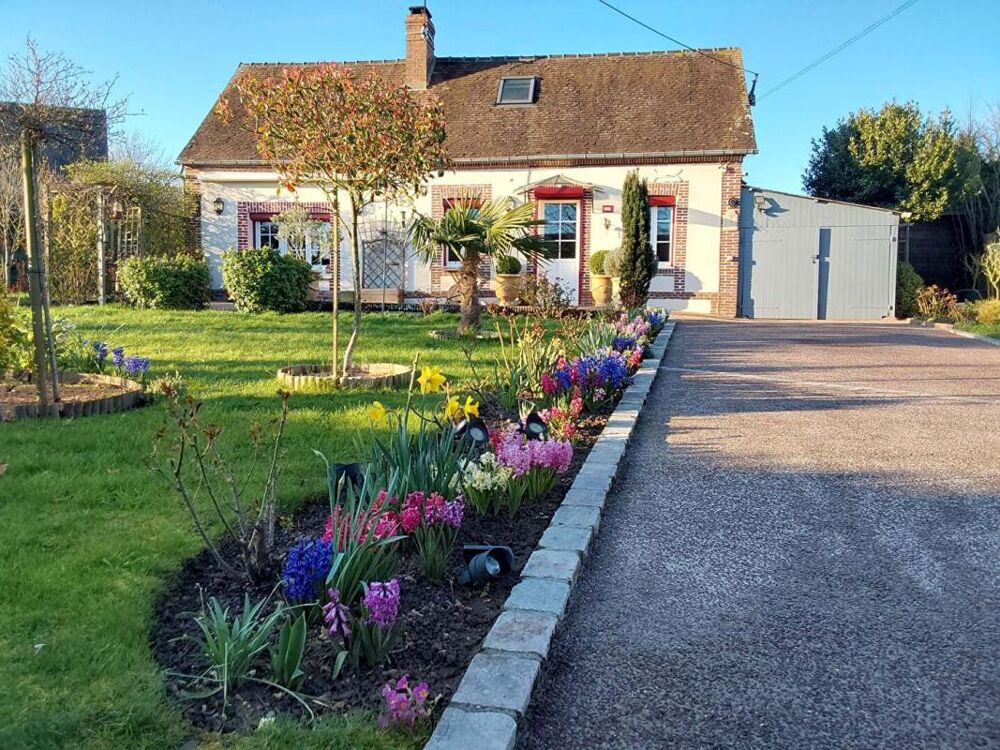 (61270 RAI ) 4 km gare maison de campagne 2 chambres, sans travaux, terrain 820 m²