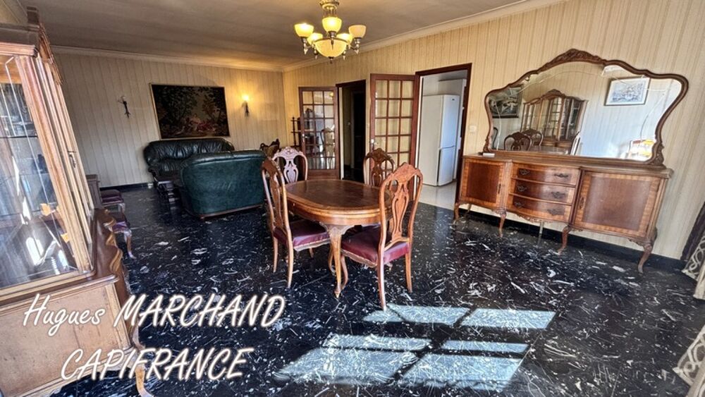 LESPIGNAN - Maison de village avec jardin et grand garage  Fort potentiel !
