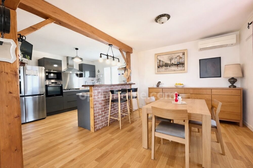 Propriété avec rendement locatif, piscine et garage