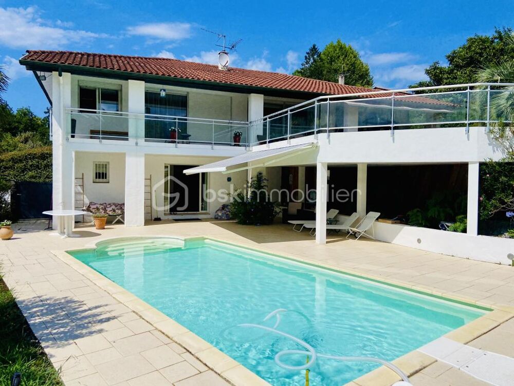 Vente Propriété/Château Élégante propriété avec vue sur la Rhune, piscine et vaste terrain de 2 978 m² Urrugne