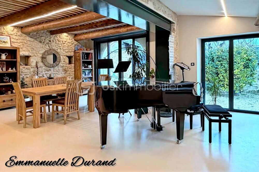 Coup de coeur assuré : Maison de ville alliant cachet et modernité à Saint-Paul-Trois-Châteaux