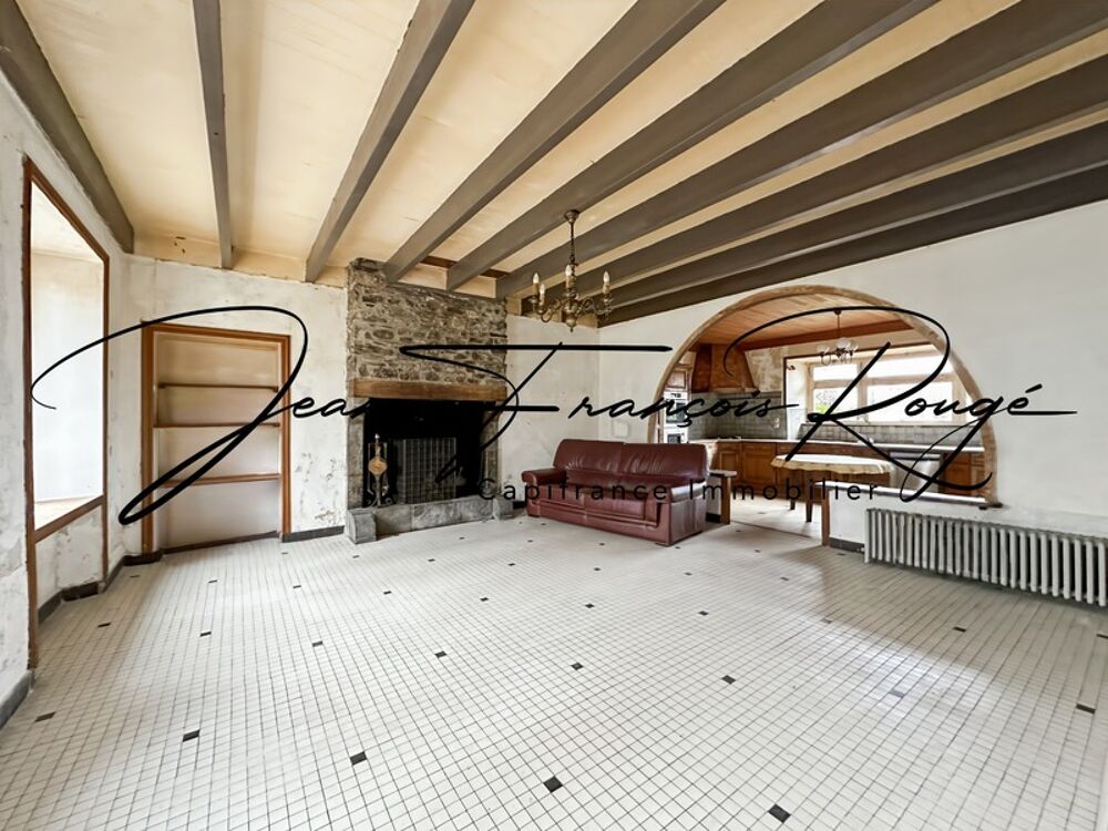 Propriété en pierres de 243 m², avec dépendances et 28 970 euros de rendement locatif !!!