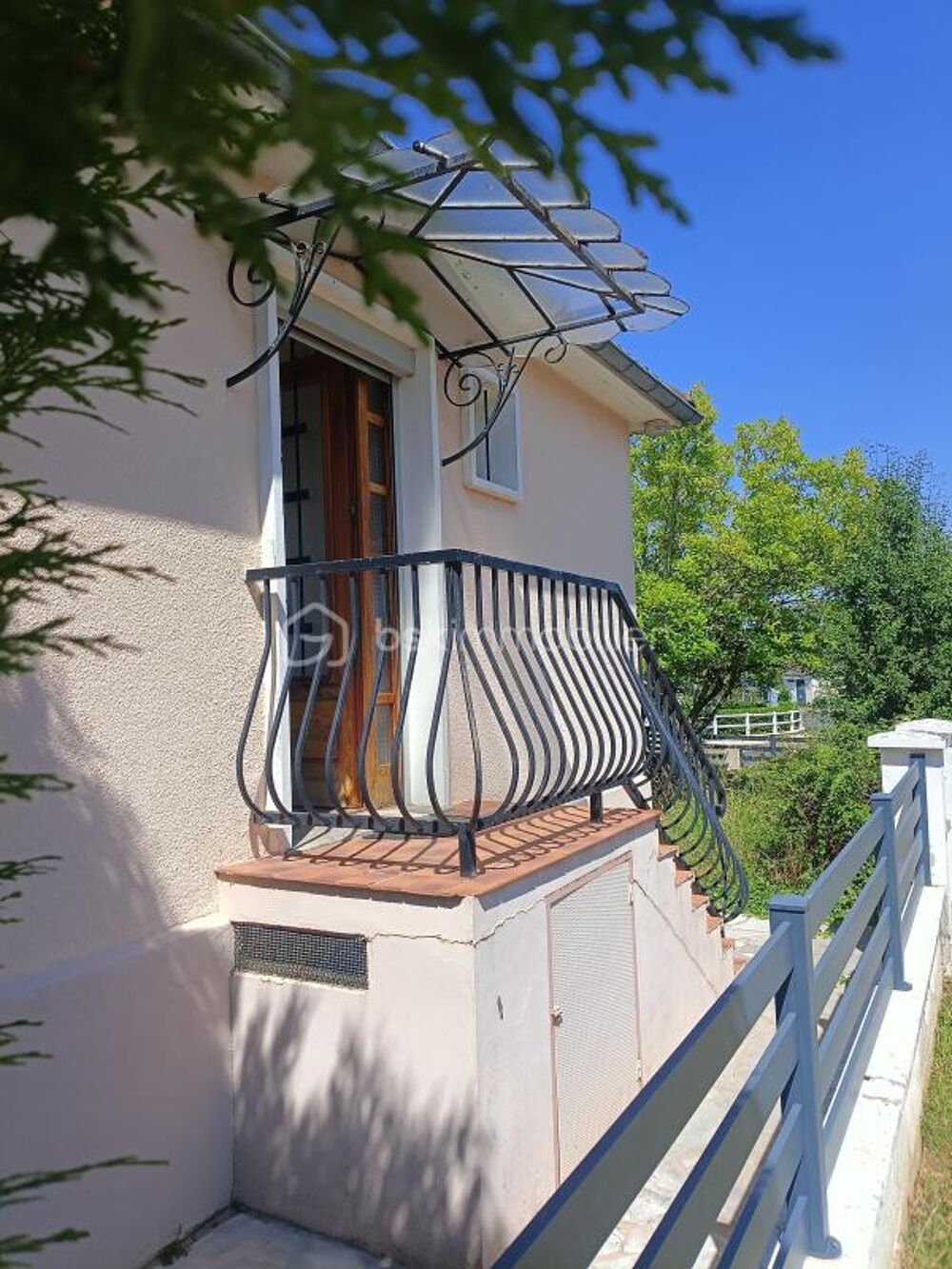Maison familiale avec jardin et potentiel dévolution à 5 min de Sens