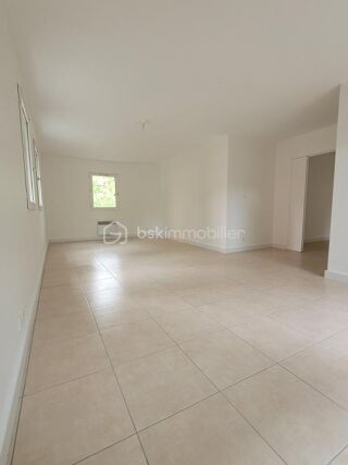  Appartement à louer 4 pièces 87 m²