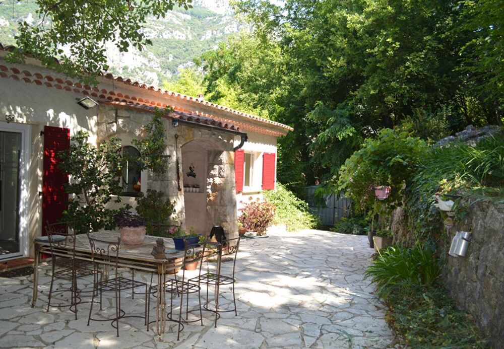 Vente Maison PROPRIETE 190 M² Tourrettes Sur Loup -Piscine - Studio indépendant- Vue panoramique- FORT POTENTIEL Tourrettes sur loup