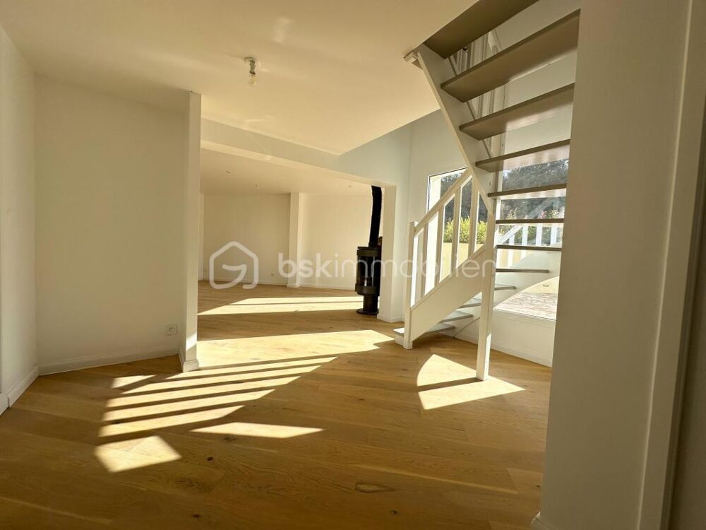 Vente Maison Secteur privilégié du Bourg, maison individuelle 4 chambres , grand garage indépendant avec porte et fenêtre Savigny le temple