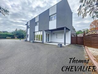 Maison  vendre 8 pices 270 m