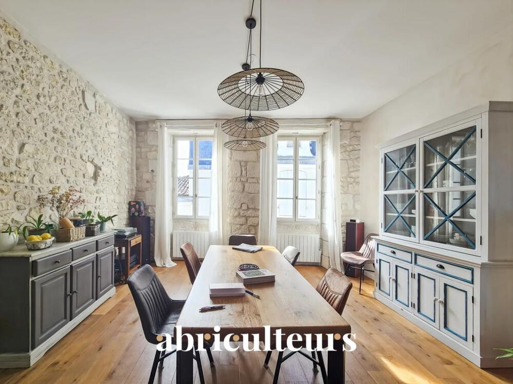 Duplex de caractère avec cheminée en vente à Saintes Centre (17100)