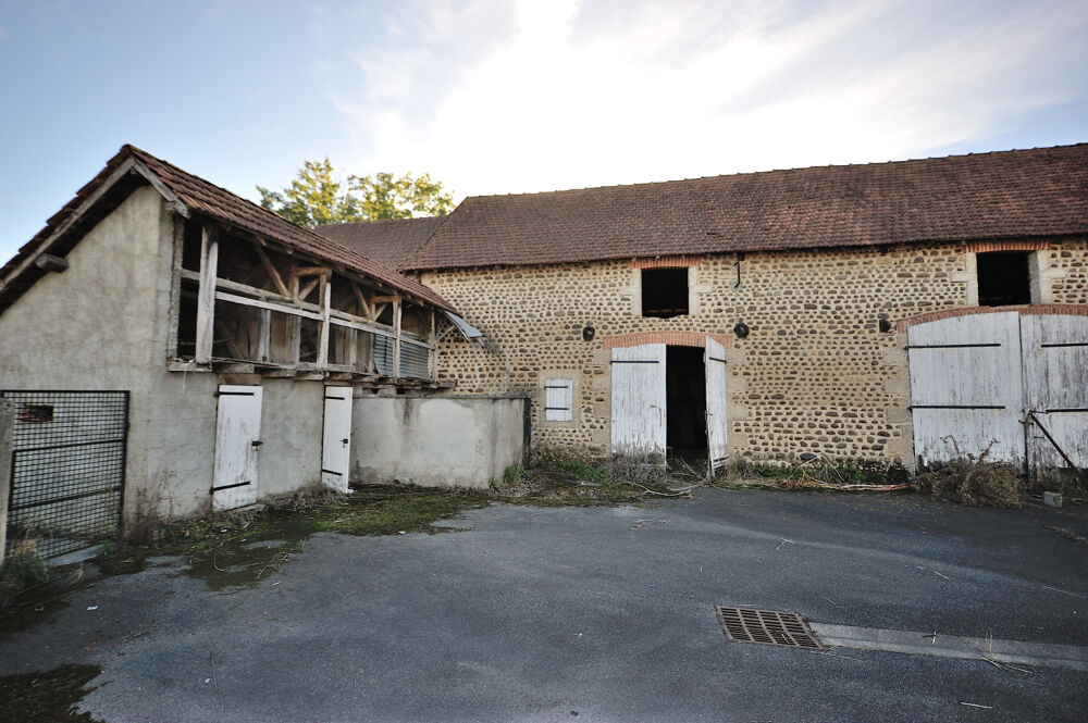Vente Maison Corps de ferme de 1904 – Maison 112 m² partiellement rénovée + granges 200 m² sur 3 100 m² Auriac