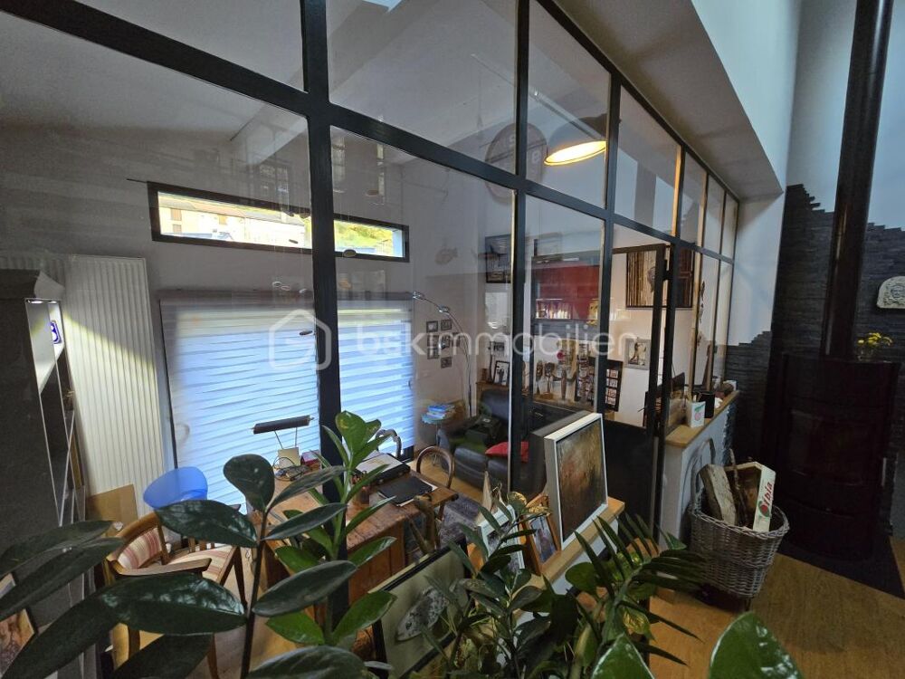 Maison individuelle avec garage et atelier