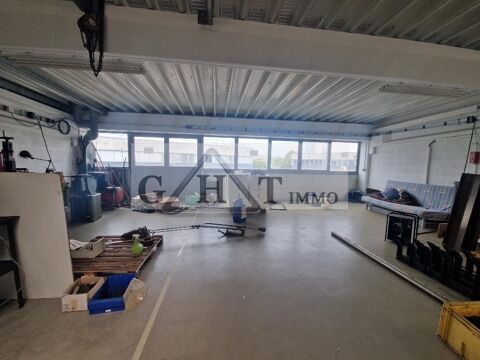 A LOUER 250 M&sup2;  ENTREPOT ET BUREAUX A STAINS 3129 93240 Stains