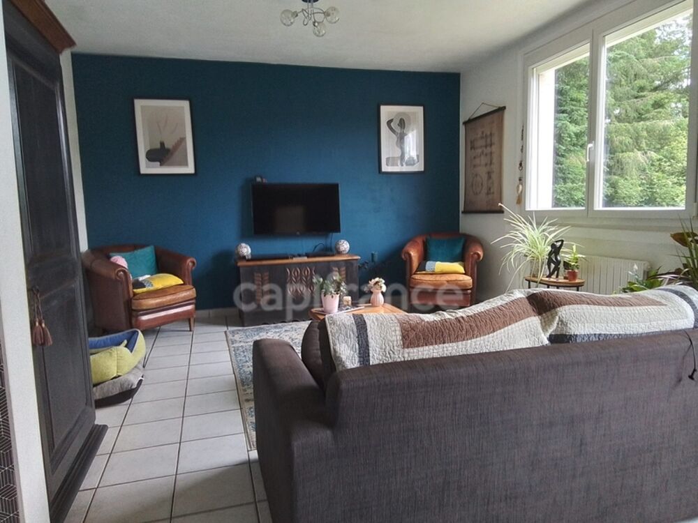Maison rénovée 3 chambres  Vue dégagée  Sous sol complet - Sans vis à vis  Proche de Carhaix
