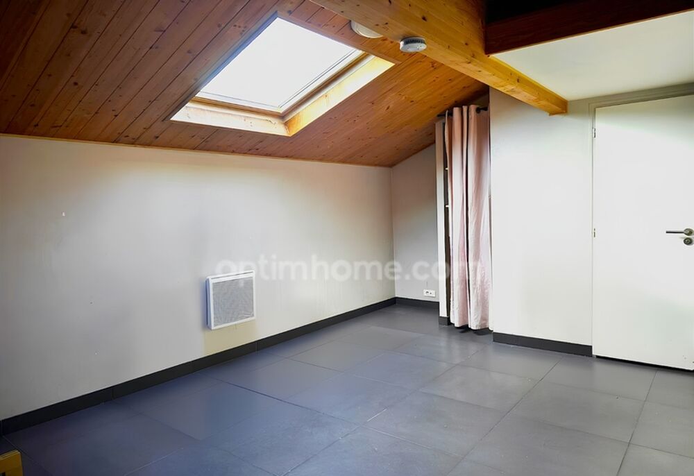 Vente Appartement 69100 - VILLEURBANNE - STUDIO - MEZZANINE - FAIBLES CHARGES - DERNIER �TAGE - PROXIMIT� BUS ET M�TRO A - CALME - ID�AL 1ER ACHAT Villeurbanne