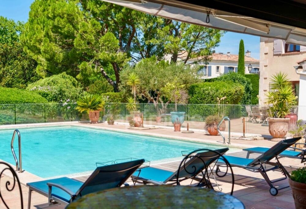 Maison 11 pièces 302 m² · à Fontvieille · 302 m² · 1 535 000 €