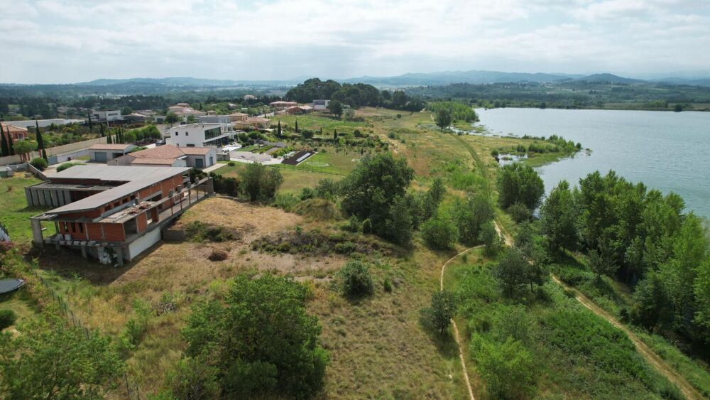 MAISON D'ARCHITECTE - VUE EXCEPTIONNELLE SUR LE LAC DE TAURE