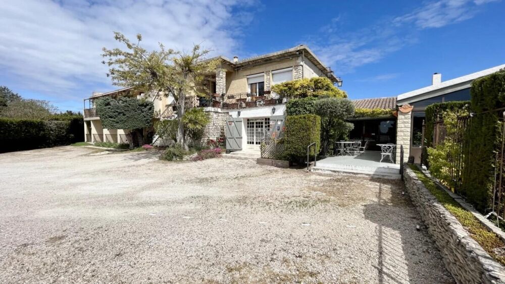 � vendre  Villa Saumane-de-Vaucluse (84800)