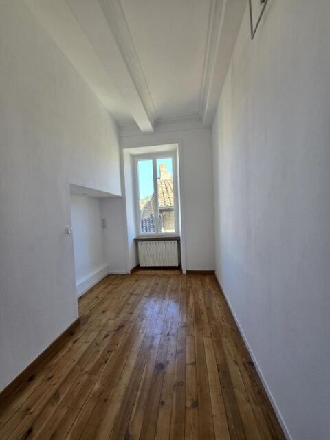  Appartement � louer 3 pi�ces 105 m�