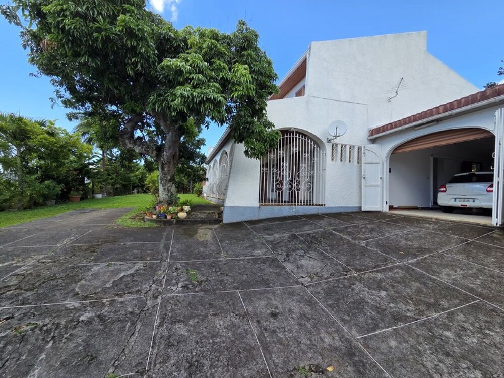 Villa T7 de 276 m² sur 1 661 m² de terrain plat  Bas de St-François