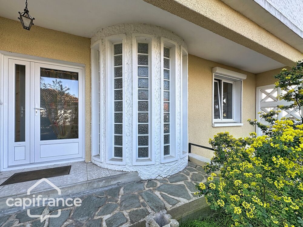 Vente Maison Dpt Deux Sèvres (79), à vendre THOUARS maison P7 de 196 m² - Terrain de 475,00 m² Thouars